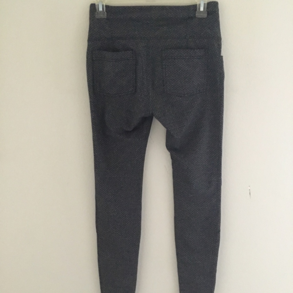 Athleta Gray And Black Patterned Workout Tights A… - image 3